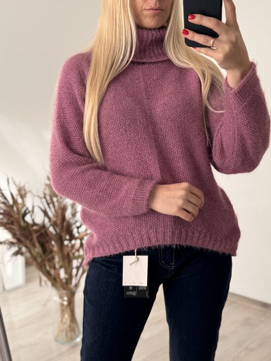 DŽEMPERI AR APKAKLI