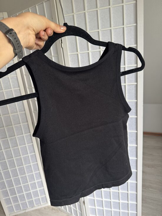 Melns bāzes tops XS-L